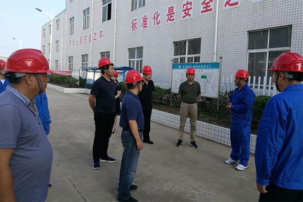 公司領(lǐng)導(dǎo)到恒利達(dá)科技化工慰問(wèn)